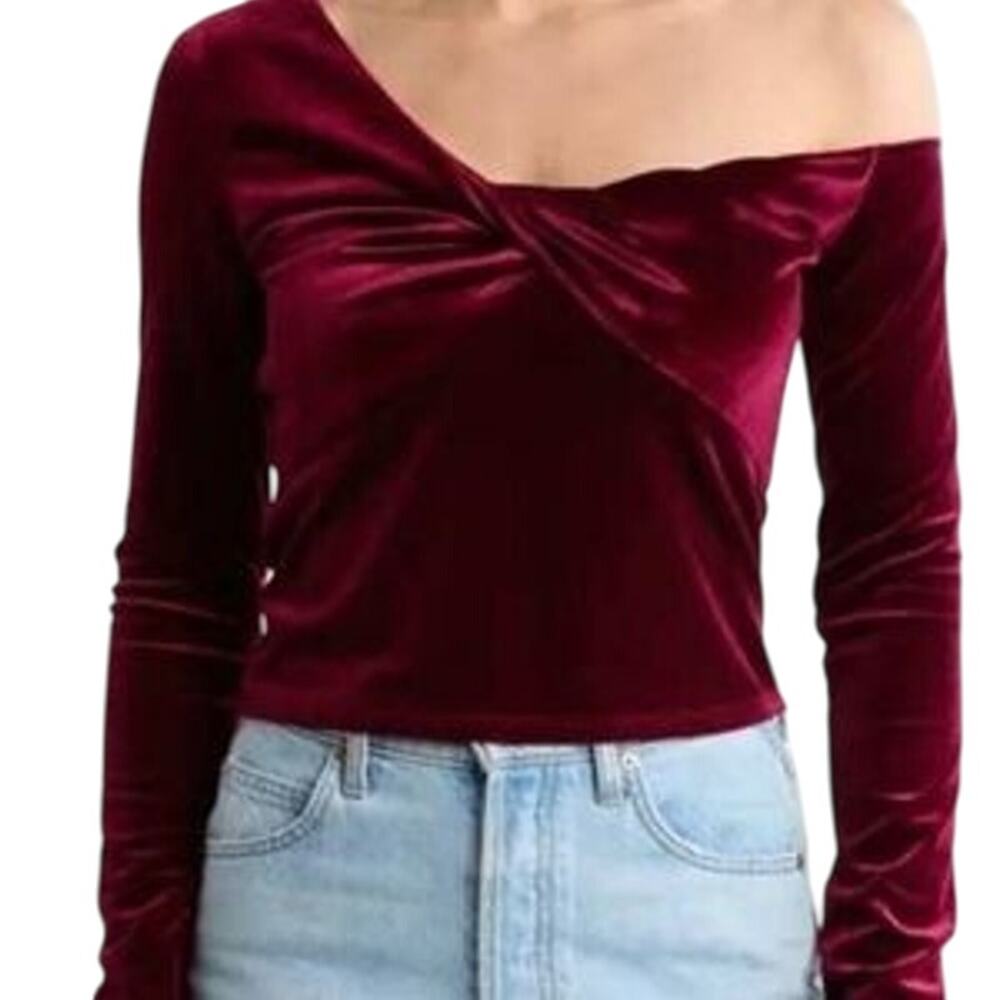 Elodie Red Velvet Stunning Long Sleeve Top size M NWOT